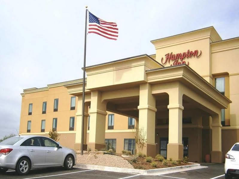 Hampton Inn Чикаша Экстерьер фото