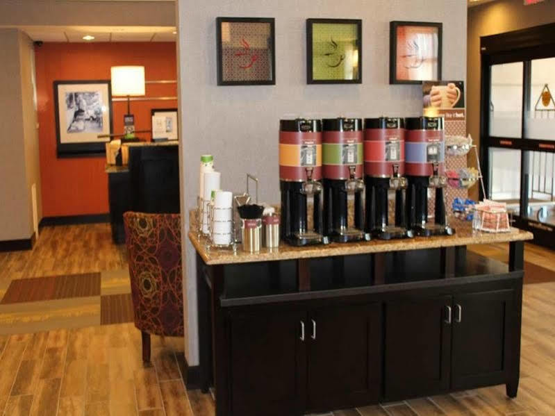 Hampton Inn Чикаша Экстерьер фото